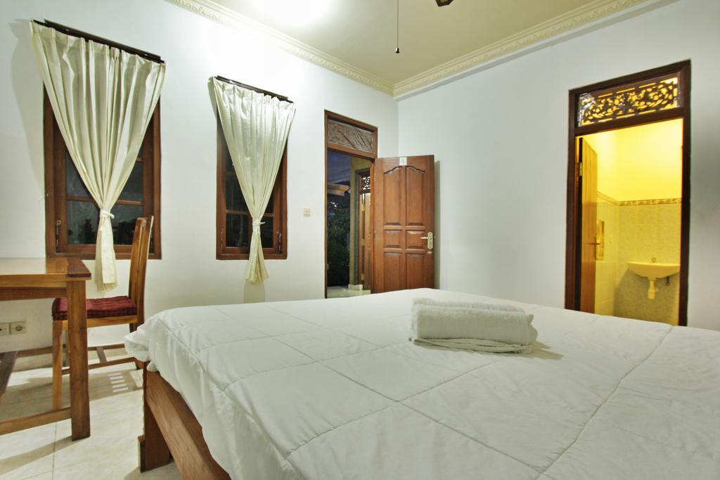 Pondok Gusti Homestay Redpartner *